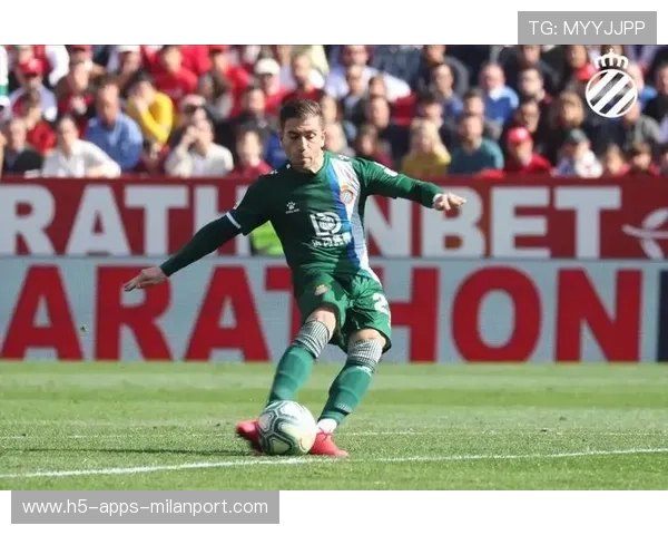 塞维利亚边线传中被头球破网:惊艳时刻诠释足球魅力